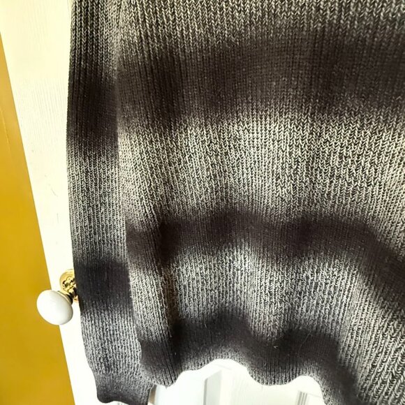 EUC Bobi Black Gradient Black Grey Sweater - Picture 2 of 4